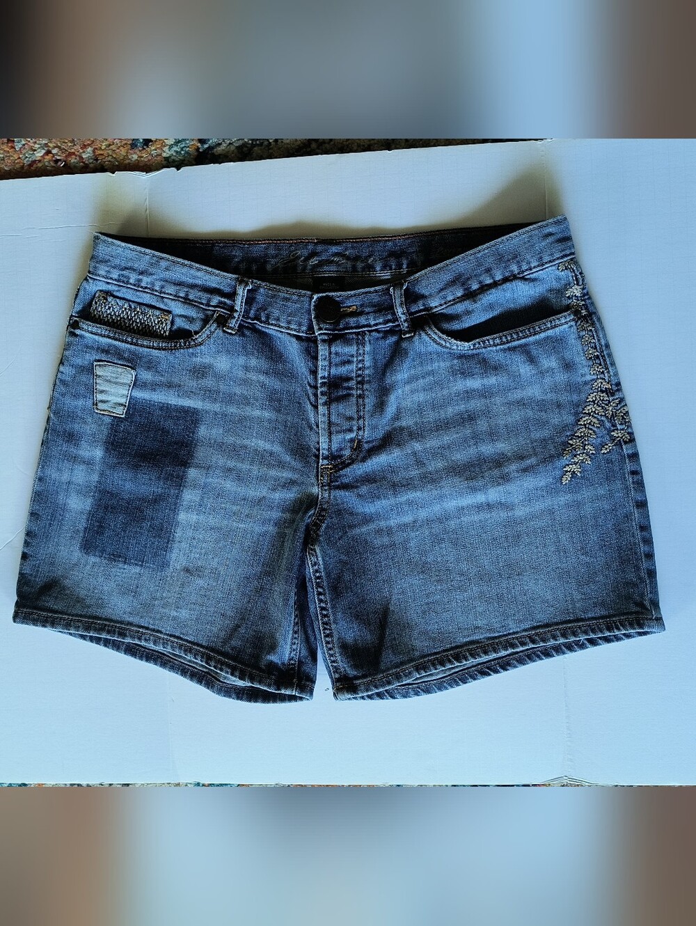 Womens Embroidered Eddie Bauer Denim Shorts - Size 10 Boyfriend Fit